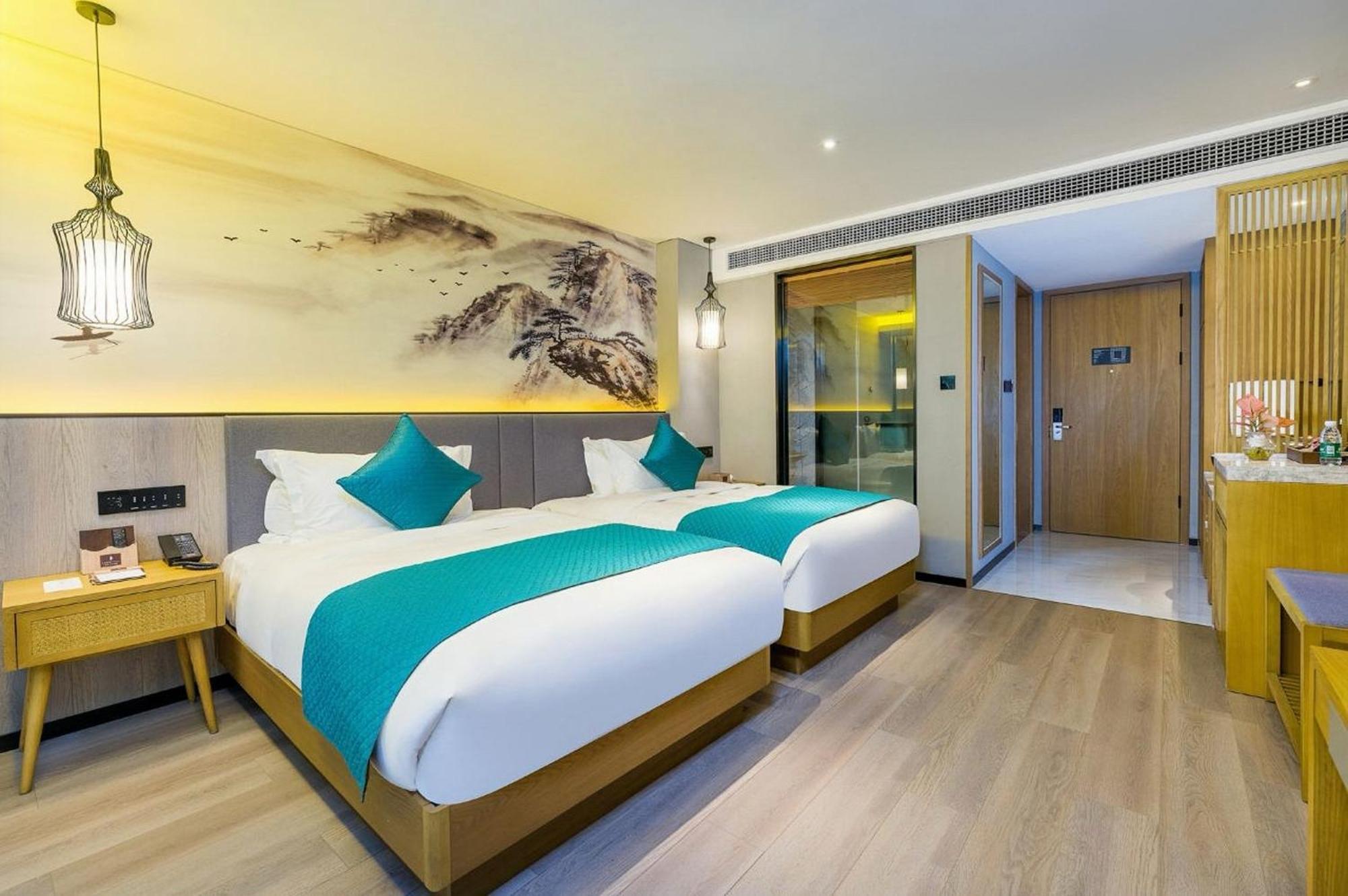 Mehood Lestie International Hotel Nancun Wanbo Metro Station Branch - Free Shuttle Bus To Canton Fair Complex During Canton Fair Period & Free Breakfast & Free Afternoon Tea & Free Midnight Snack & Free Vpn Internet Access Ngoại thất bức ảnh