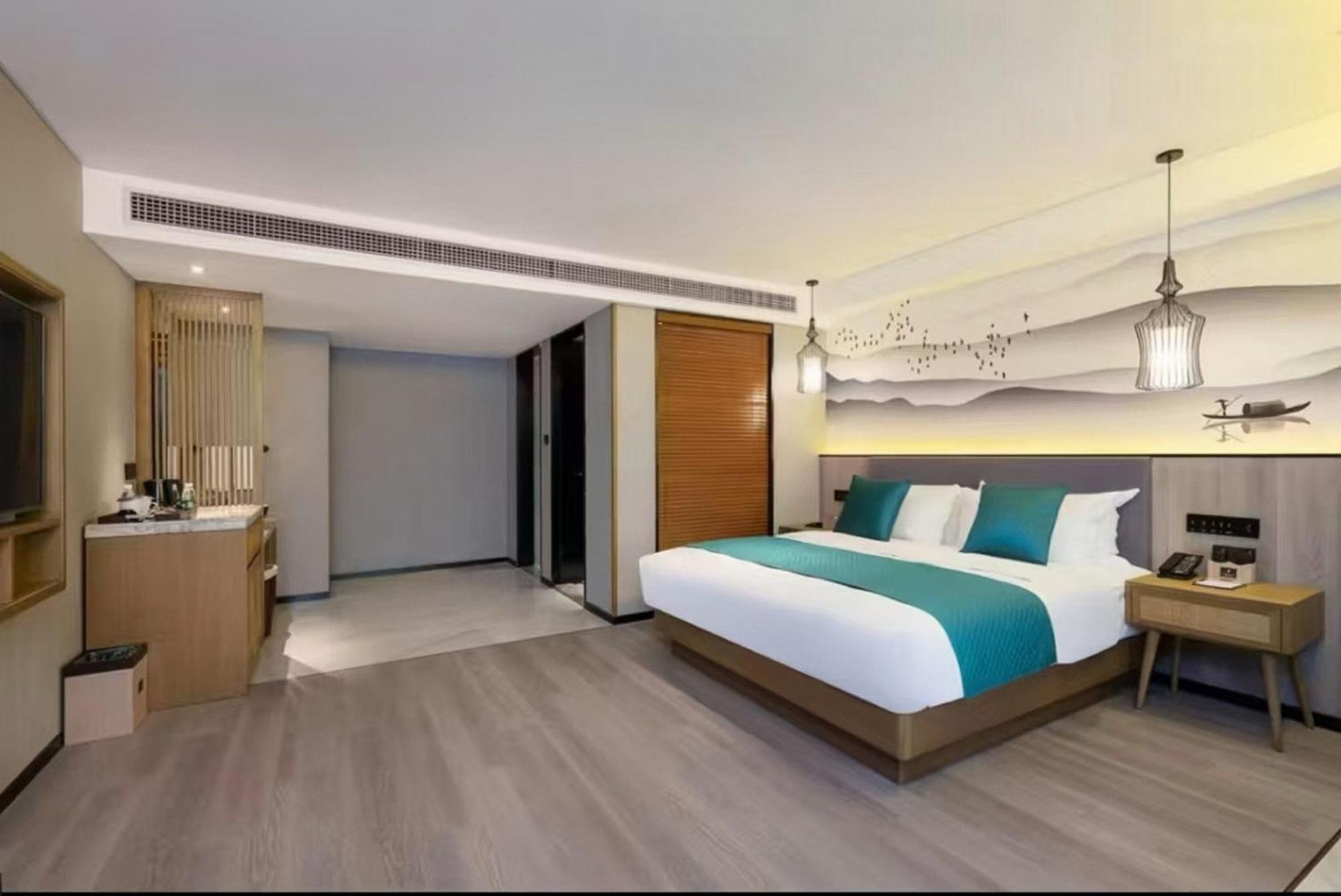 Mehood Lestie International Hotel Nancun Wanbo Metro Station Branch - Free Shuttle Bus To Canton Fair Complex During Canton Fair Period & Free Breakfast & Free Afternoon Tea & Free Midnight Snack & Free Vpn Internet Access Ngoại thất bức ảnh