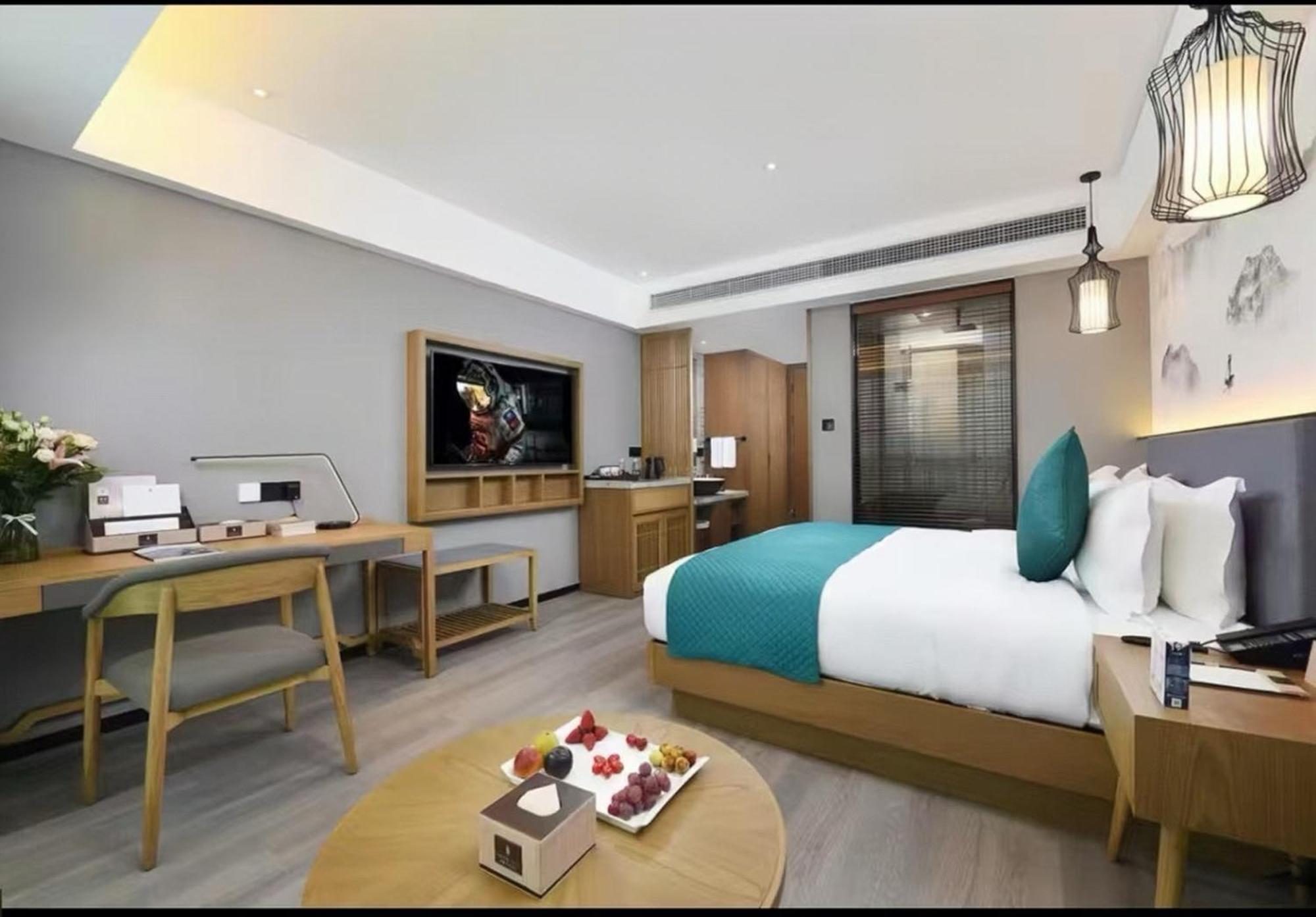 Mehood Lestie International Hotel Nancun Wanbo Metro Station Branch - Free Shuttle Bus To Canton Fair Complex During Canton Fair Period & Free Breakfast & Free Afternoon Tea & Free Midnight Snack & Free Vpn Internet Access Ngoại thất bức ảnh
