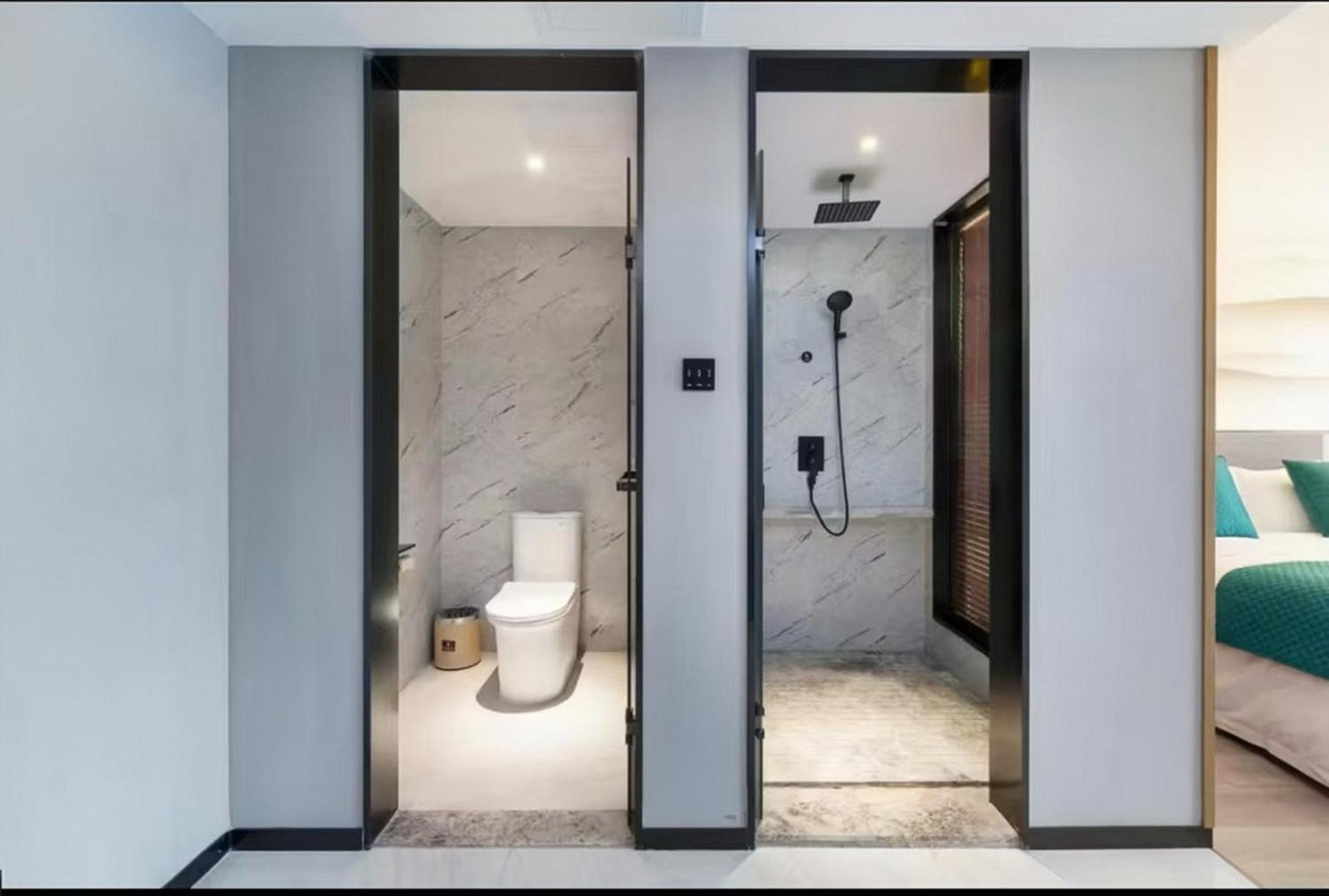 Mehood Lestie International Hotel Nancun Wanbo Metro Station Branch - Free Shuttle Bus To Canton Fair Complex During Canton Fair Period & Free Breakfast & Free Afternoon Tea & Free Midnight Snack & Free Vpn Internet Access Ngoại thất bức ảnh
