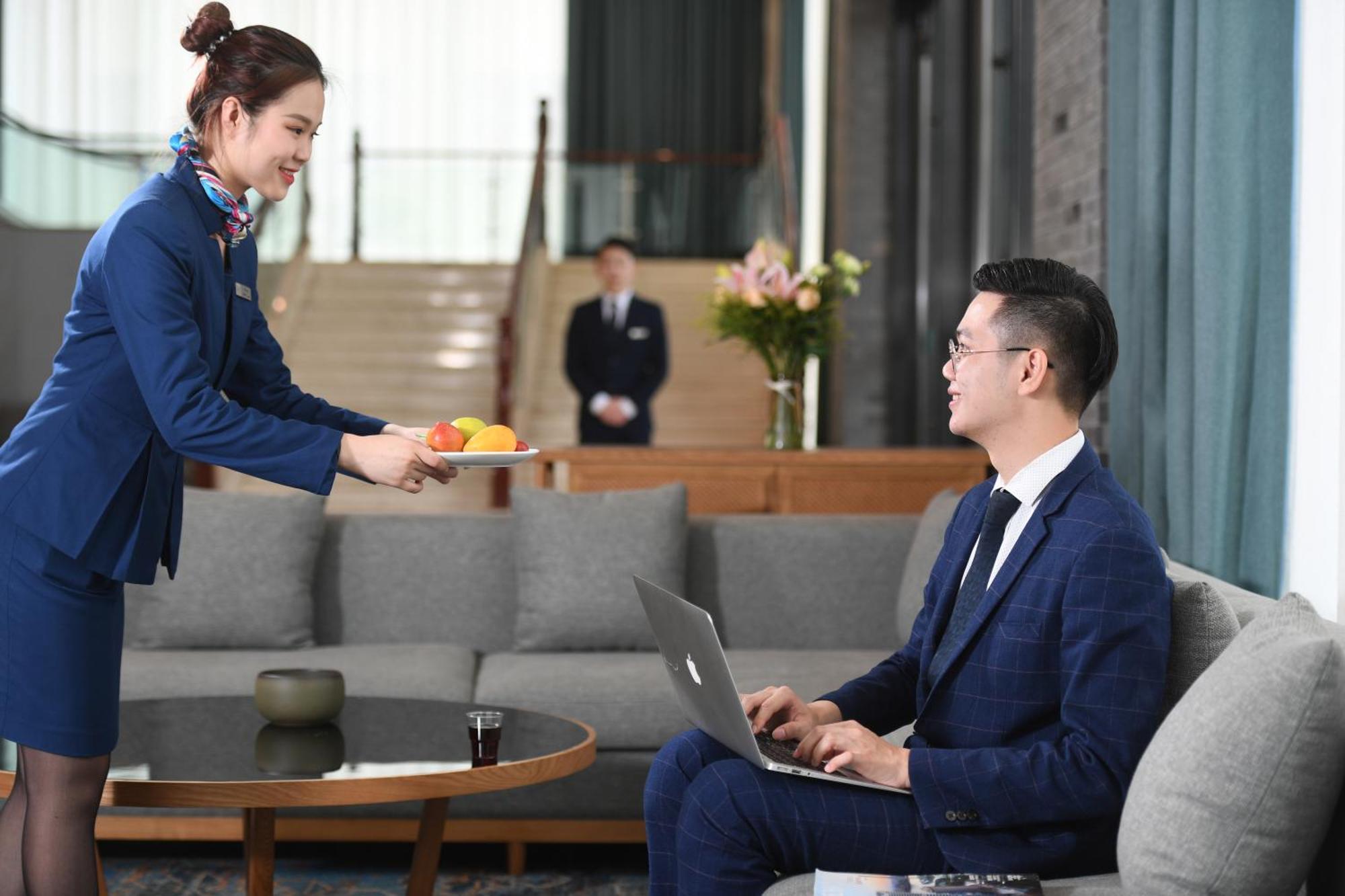 Mehood Lestie International Hotel Nancun Wanbo Metro Station Branch - Free Shuttle Bus To Canton Fair Complex During Canton Fair Period & Free Breakfast & Free Afternoon Tea & Free Midnight Snack & Free Vpn Internet Access Ngoại thất bức ảnh
