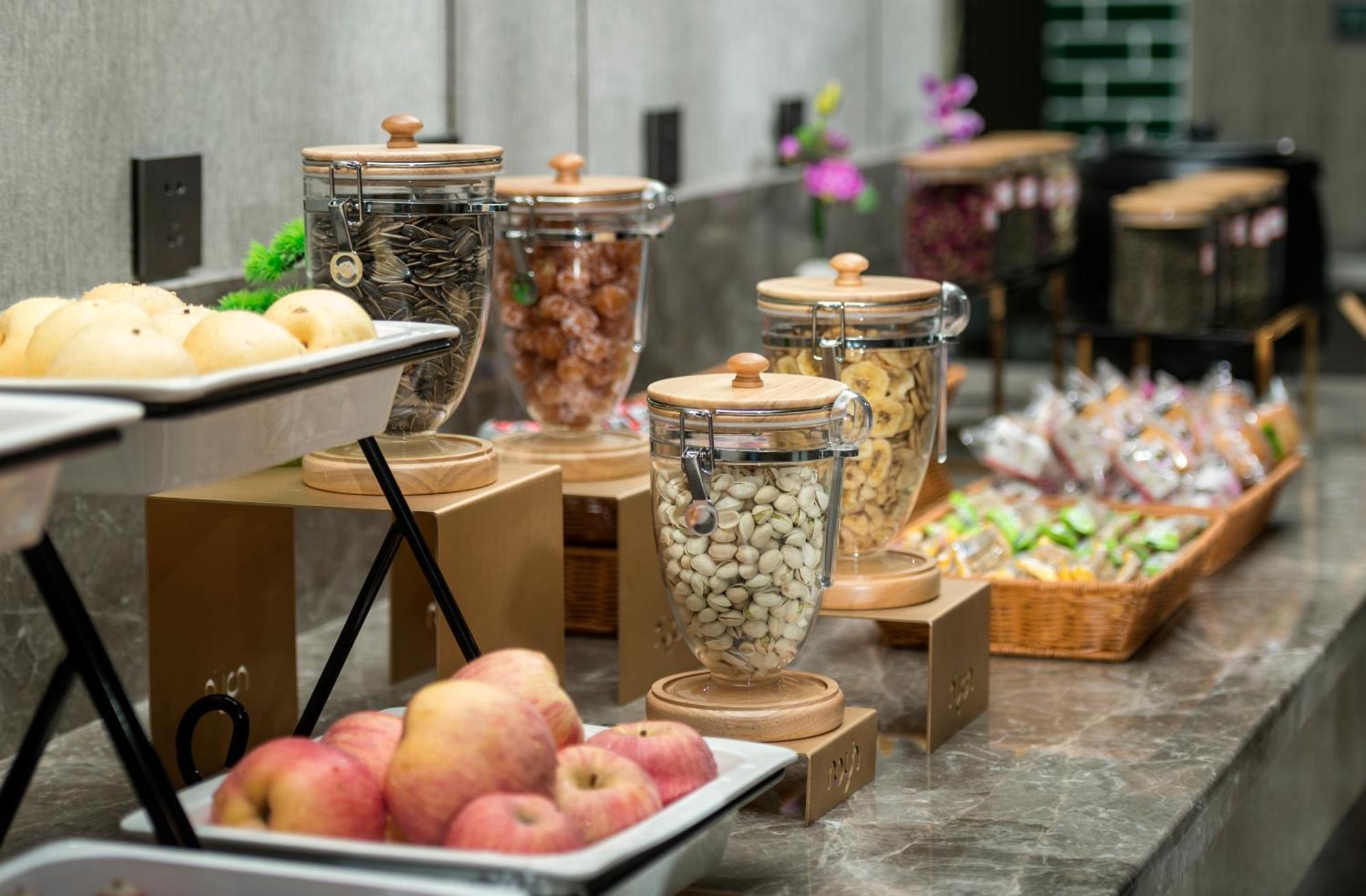 Mehood Lestie International Hotel Nancun Wanbo Metro Station Branch - Free Shuttle Bus To Canton Fair Complex During Canton Fair Period & Free Breakfast & Free Afternoon Tea & Free Midnight Snack & Free Vpn Internet Access Ngoại thất bức ảnh