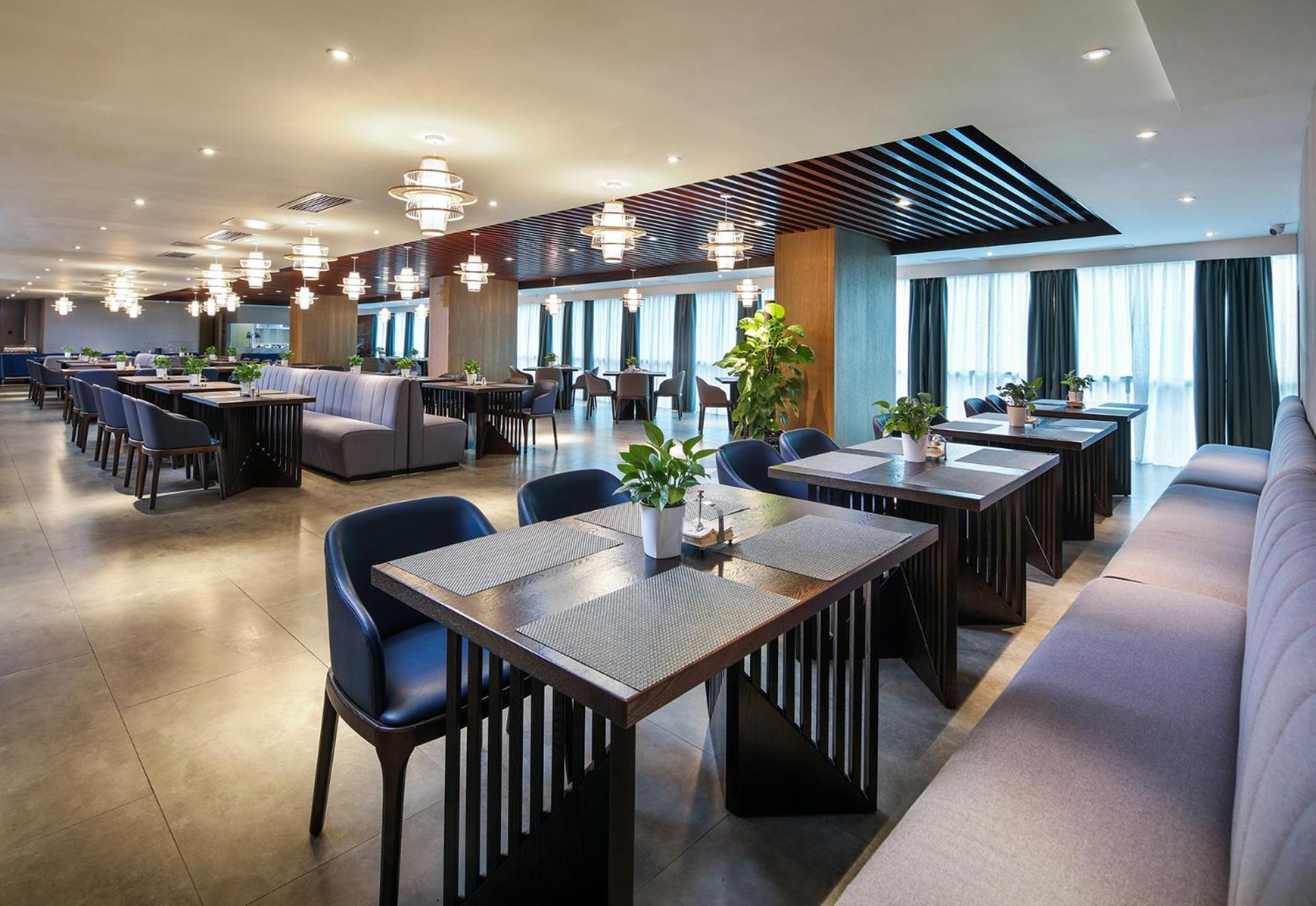 Mehood Lestie International Hotel Nancun Wanbo Metro Station Branch - Free Shuttle Bus To Canton Fair Complex During Canton Fair Period & Free Breakfast & Free Afternoon Tea & Free Midnight Snack & Free Vpn Internet Access Ngoại thất bức ảnh